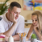 Cómo enseñar a tu hijo a manejar el estrés sin sobreprotegerlo