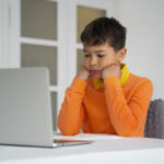 Más allá de las notas: lo que realmente construye el éxito en adolescentes