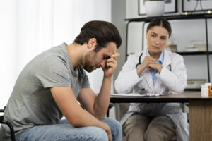 hombre deprimido en visita medica